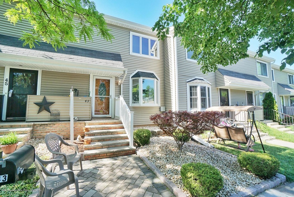 43 Wirt Ave unit 29B, Staten Island, NY 10309 - photo 1