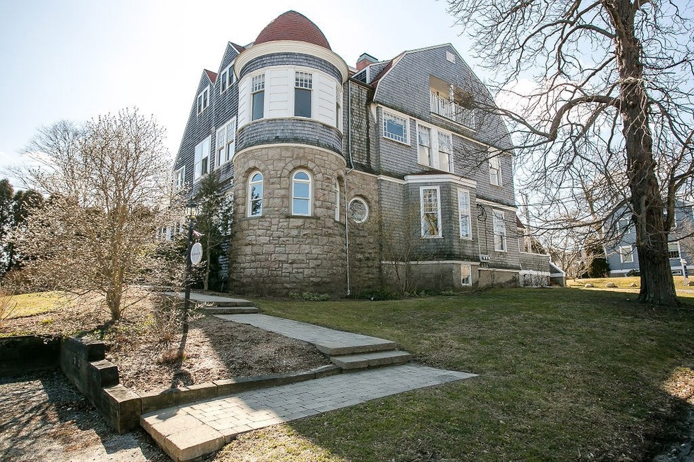 1 Seaview Ave unit 5, Newport, RI 02840 - photo 1