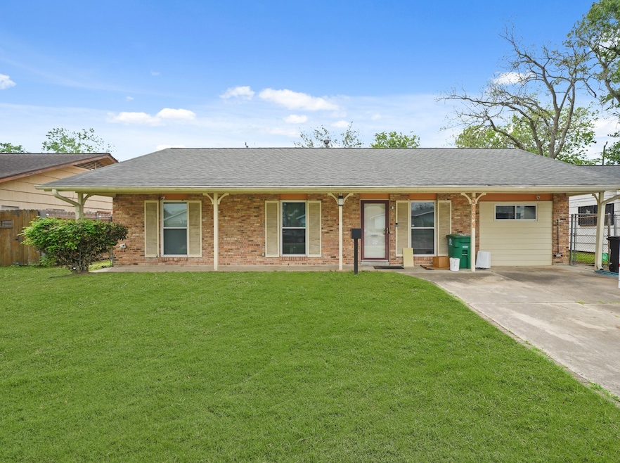 This cozy 3-bedroom traditional home features a cl