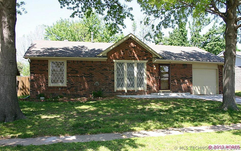 1736 S Pecan Ct, Broken Arrow, OK 74012 - photo 1