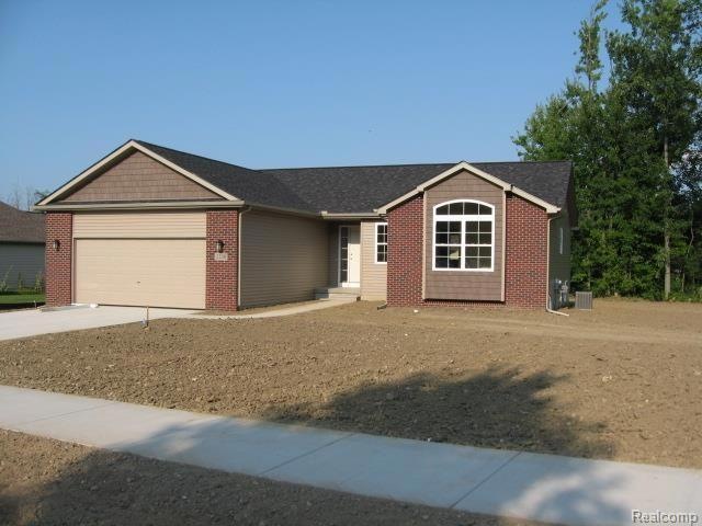 2230 Horseshoe Dr, Davison, MI 48423 - photo 1