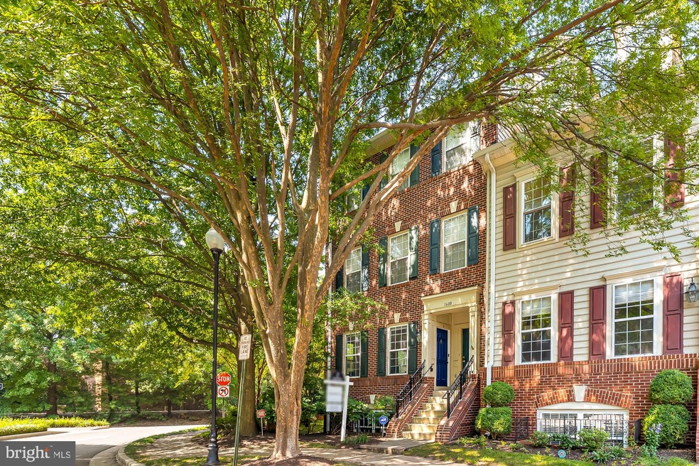 1600 Hunting Creek Dr unit A, Alexandria, VA 22314 - photo 1