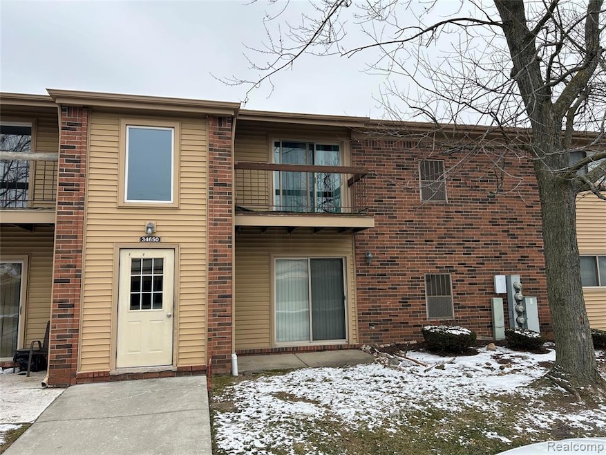 34650 Clarkson Dr W unit 43, Fraser, MI 48026 - photo 1