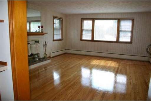 571 Parker St, Springfield, MA 01129 - photo 1