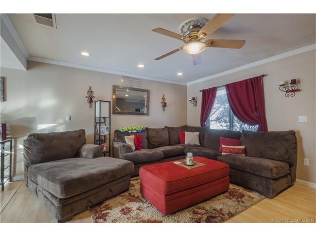 127 Cottonwood Rd unit 127, Newington, CT 06111 - photo 1