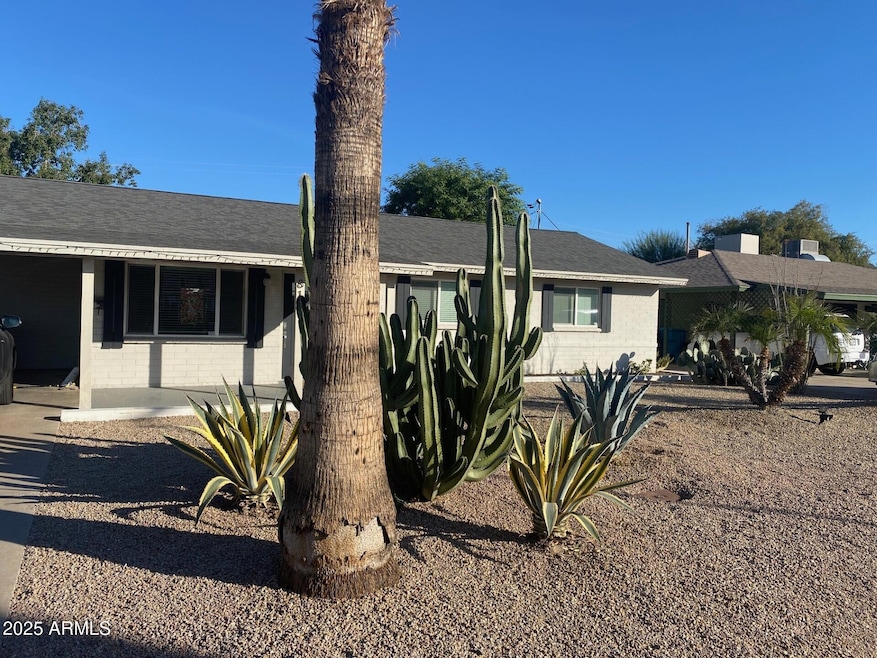 816 E Seldon Ln, Phoenix, AZ 85020 - photo 1