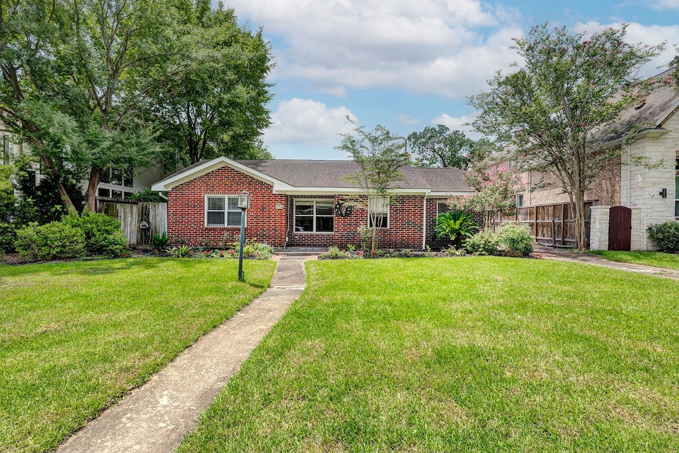 4703 Braeburn, great location zoned to Condit/Pers