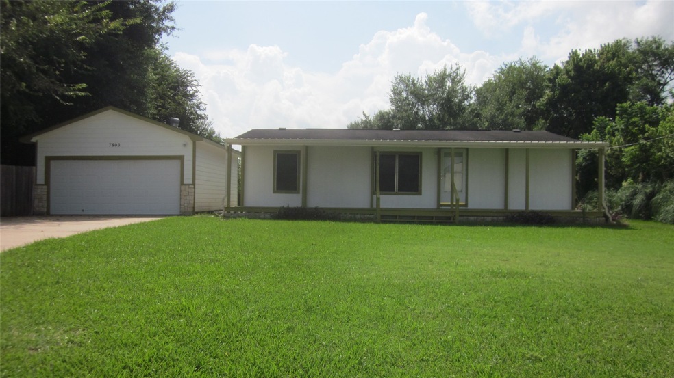 7803 Brinkmeyer Rd, Needville, TX 77461 - photo 1