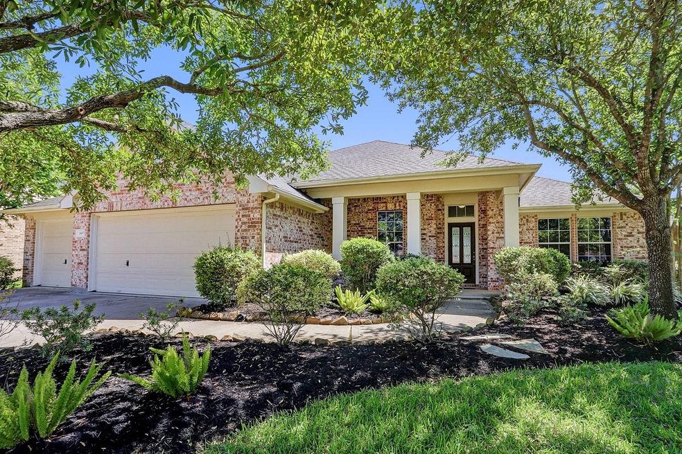 Welcome to 2607 Jack Pine, welcome home!