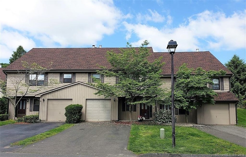 18 Potter Crossing welcomes you!  Wide driveway, b