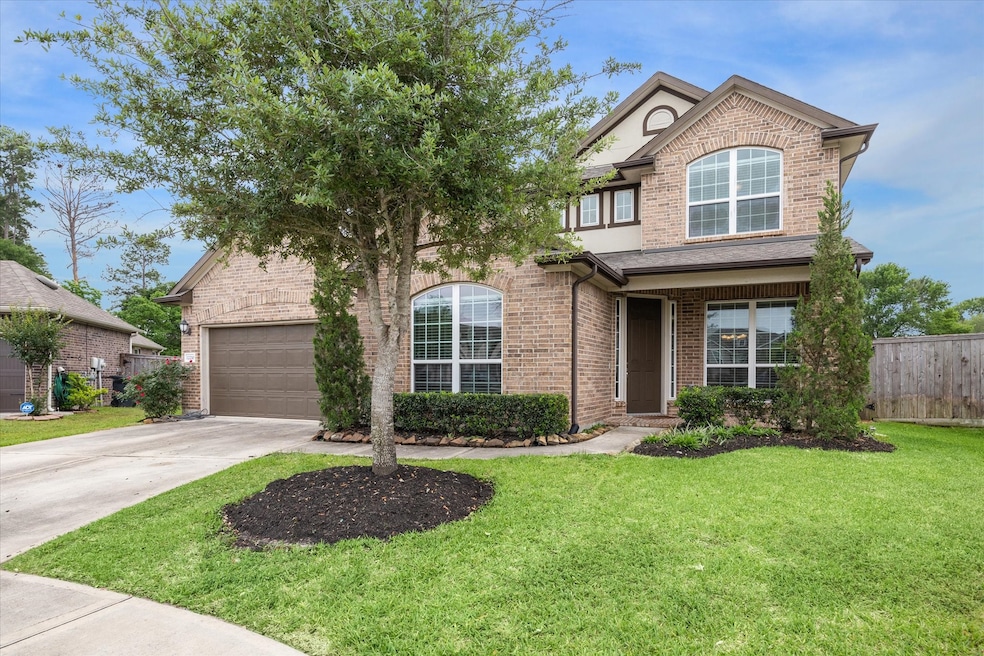 Welcome to your new home sweet home! Nestled in a serene circular cul-de-sac, the stunning Bridgeport by Meritage Homes offers the perfect blend of comfortable living and energy efficiency.