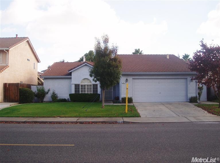 233 Fairwood Dr, Oakdale, CA 95361 - photo 1