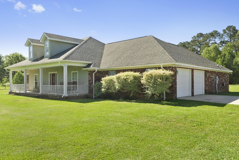 8004 Pecan Ridge Dr, Moss Point, MS 39562 - photo 1