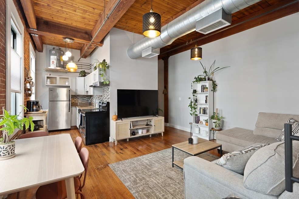 49 Munroe St unit 302, Lynn, MA 01901 - photo 1