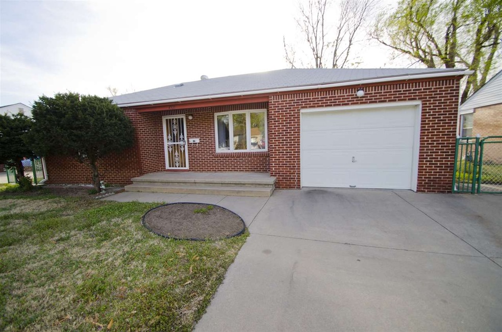Welcome Home!   4521 S. Walnut