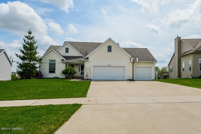 001-Front_View-1677084-small