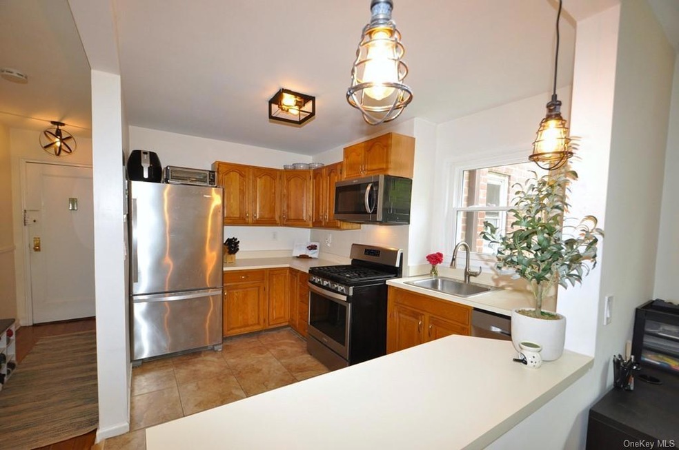 Tappan Manour Condominium unit G6, Tarrytown, NY 10591 - photo 1