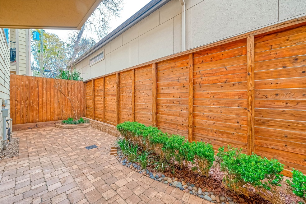 Stunning 2010 Loyd Russel 3 bedroom 3.5 bathroom 2