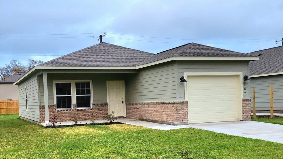 2909 4th St, Bay City, TX 77414 - photo 1