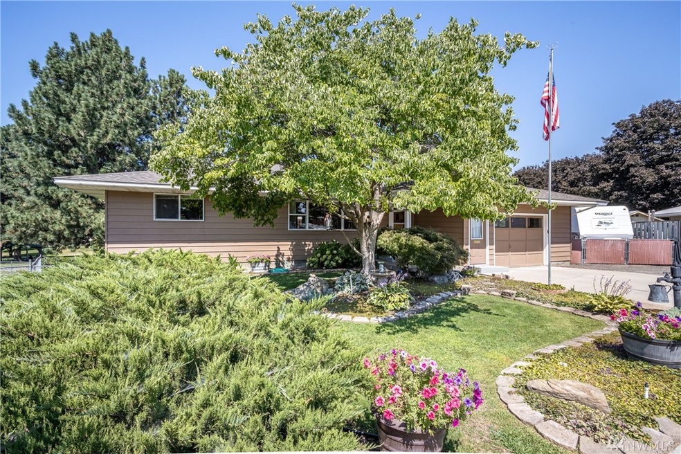 84 N Green Place, East Wenatchee, WA 98802 - photo 1