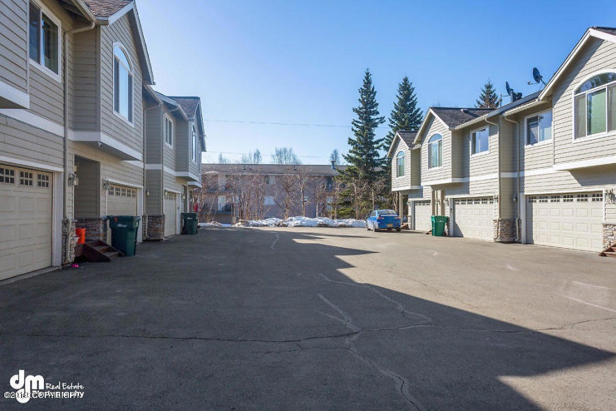 1018 W 75th