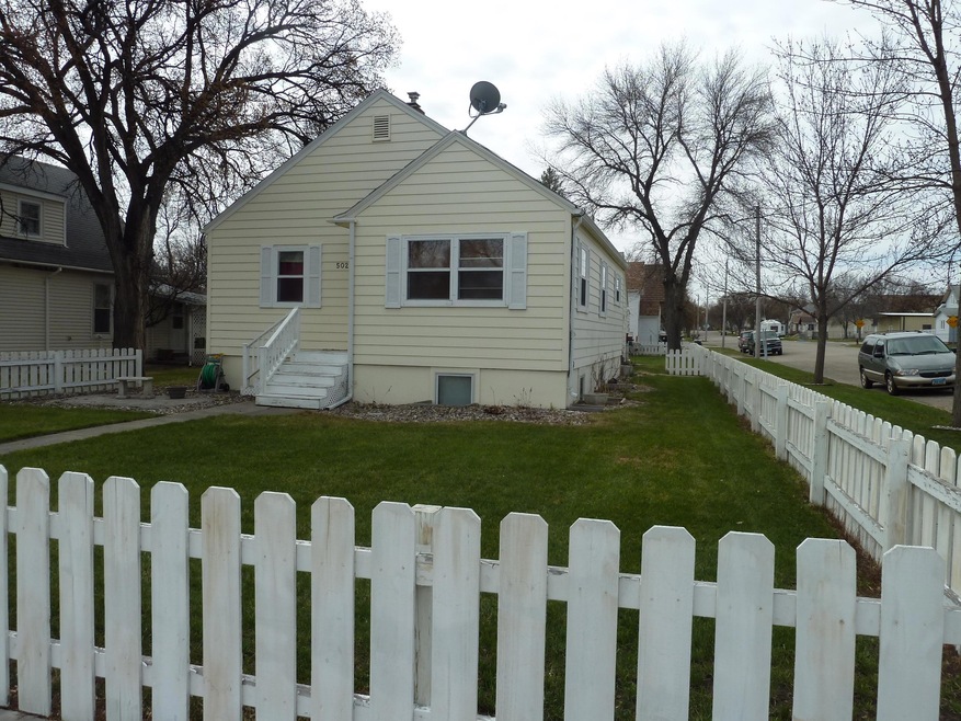 502 3rd St SE, Jamestown, ND 58401 - photo 1