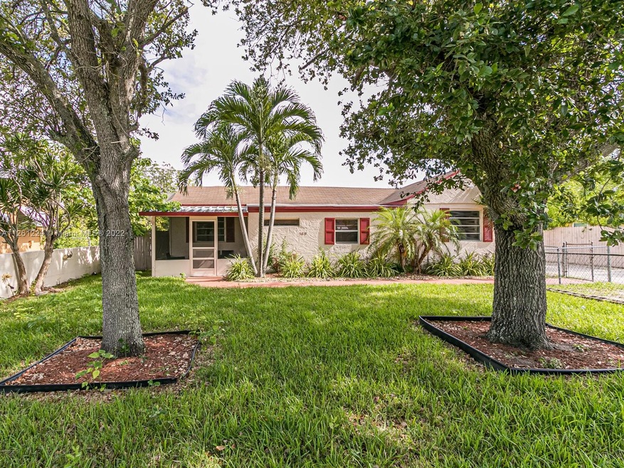 A 5/2 house is in the front