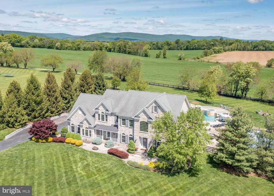 16596 Goldencrest Cir, Purcellville, VA 20132 - photo 1