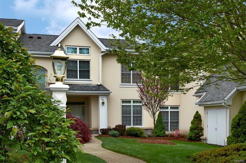 43 Arrowwood Cir, Rye Brook, NY 10573 - photo 1