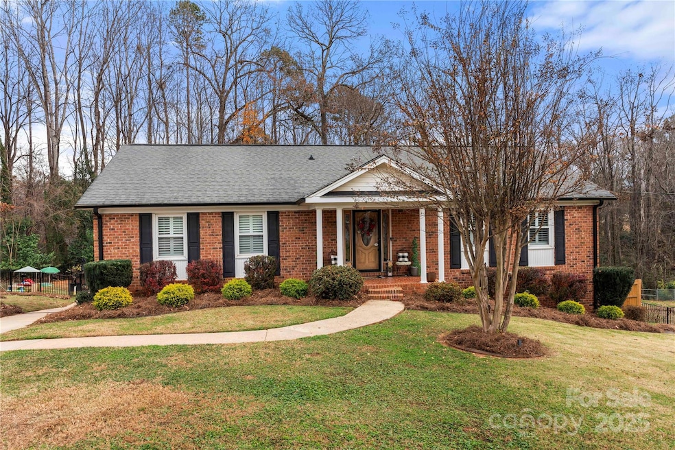 2010 Monticello Dr, Gastonia, NC 28056 - photo 1