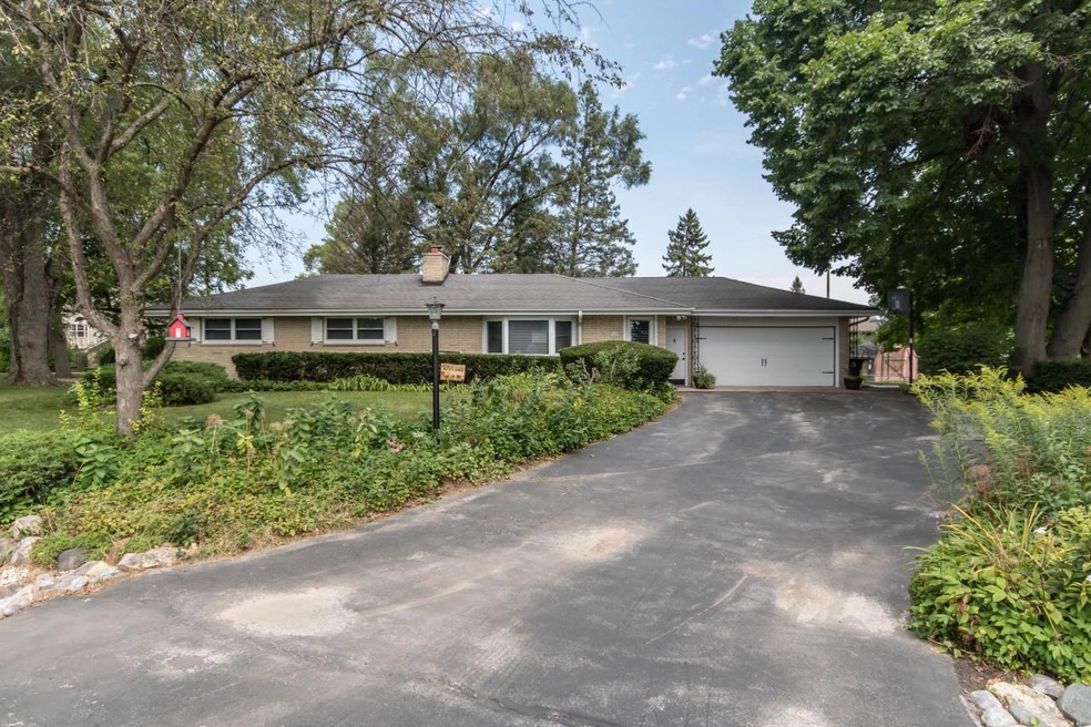 W150N7982 Menomonee Manor Ct, Menomonee Falls, WI 53051 - photo 1