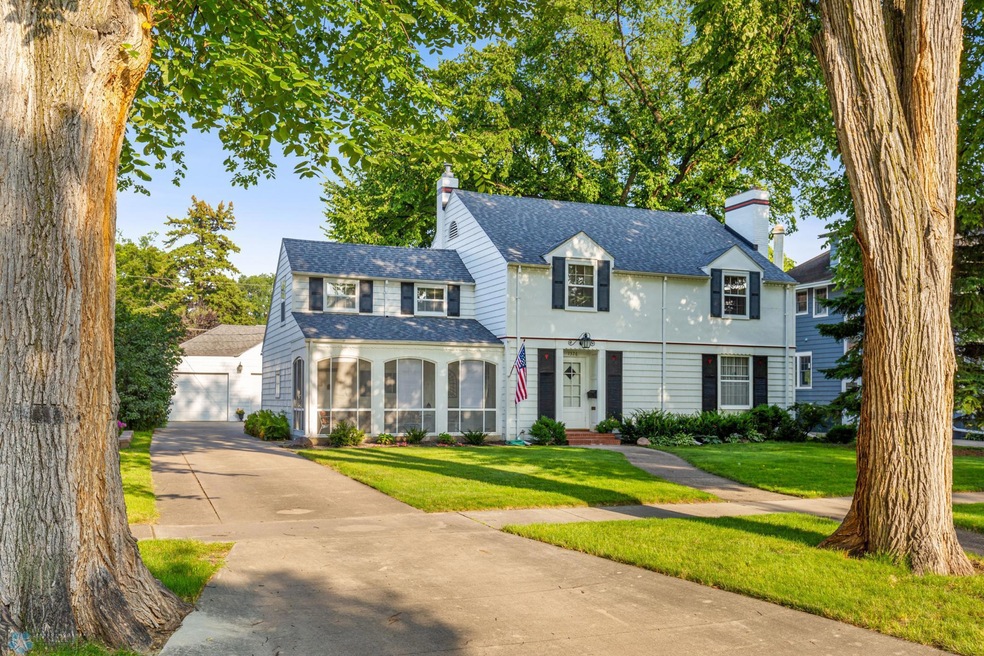 1326 9th St S, Fargo, ND 58103 - photo 1