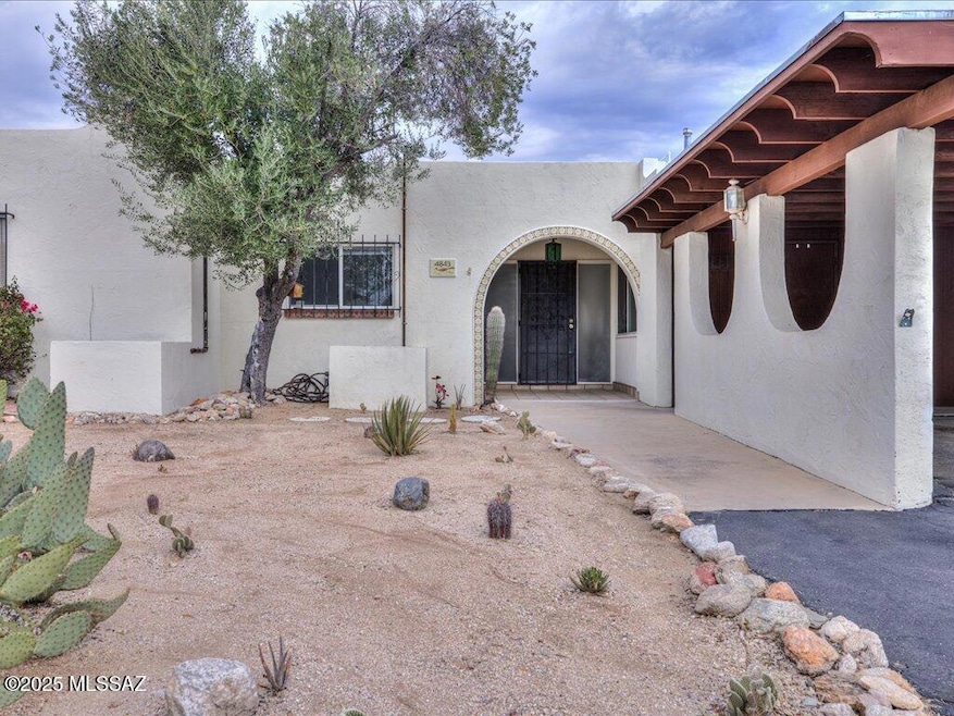 4843 N Via Entrada