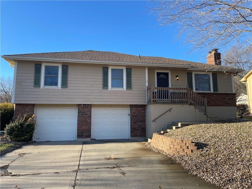 404 N Washington St, Raymore, MO 64083 - photo 1