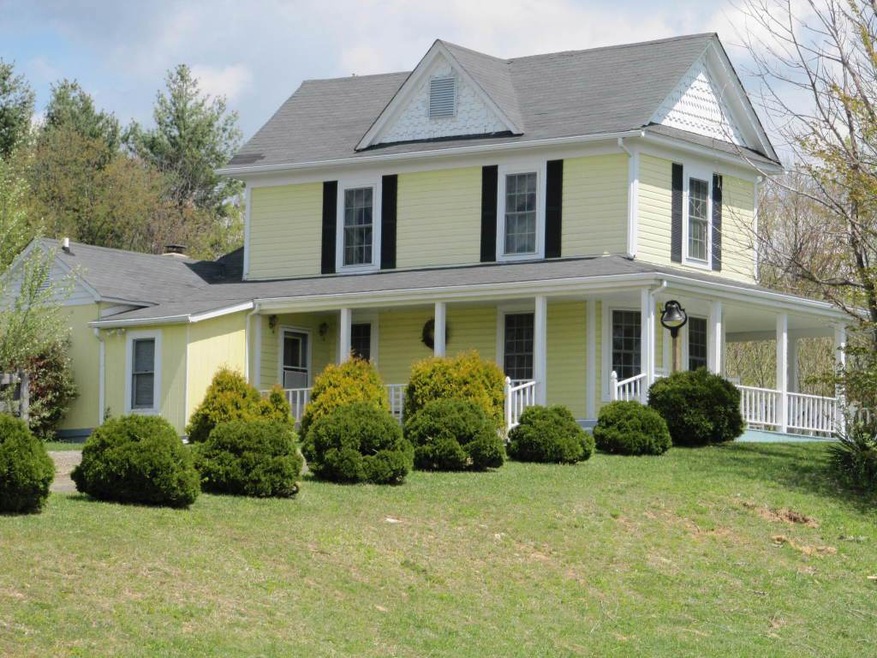 Classic Floyd County farmhouse.