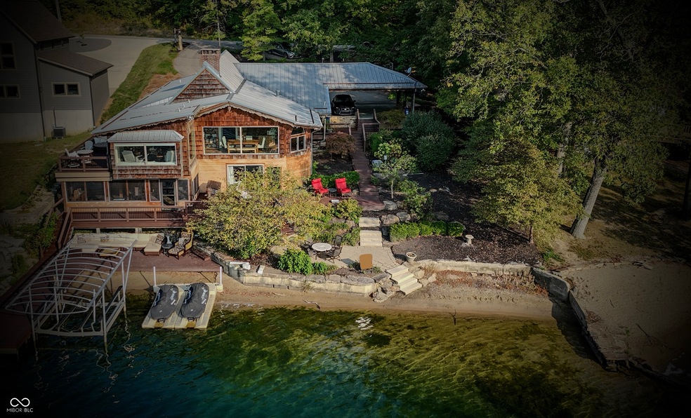 5541 S Poplar Dr, Columbus, IN 47201 - photo 1