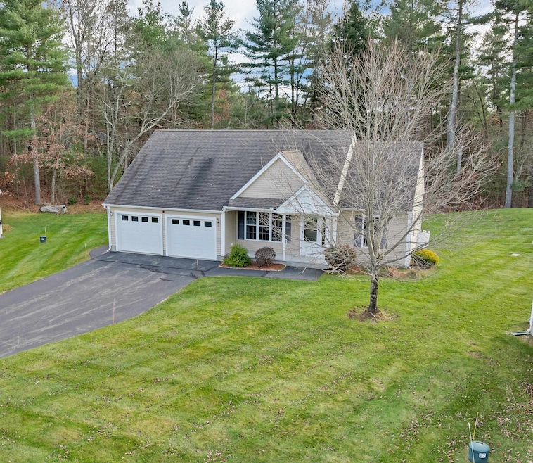 19 Dixon Dr, Litchfield, NH 03052 - photo 1