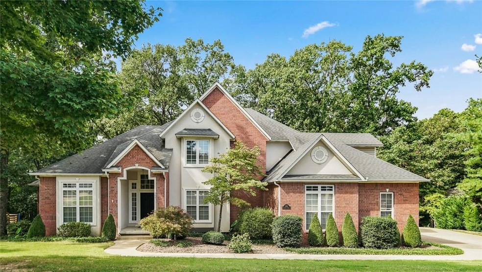 305 Laurinda Dr Bentonville, AR 72712