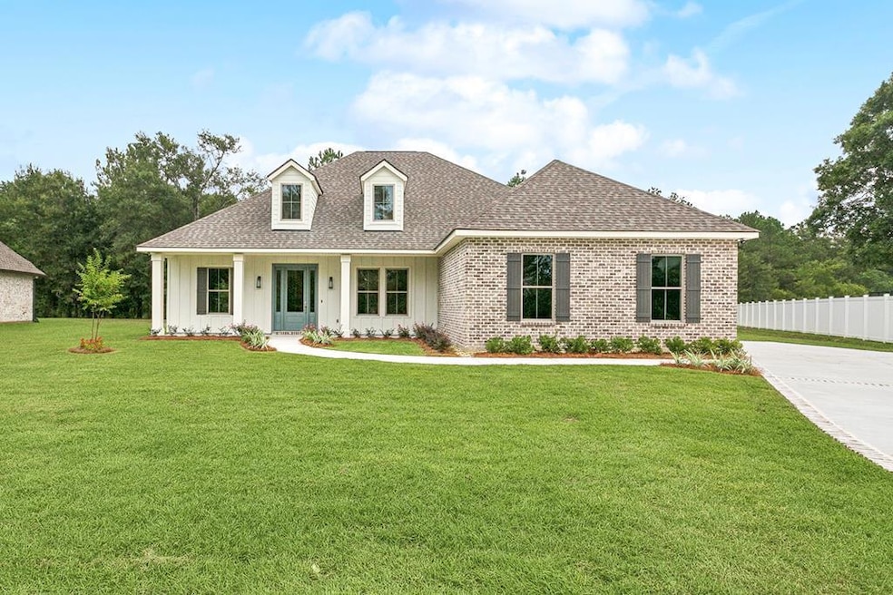 119 Jefferson Davis Pkwy, Picayune, LA 70461 - photo 1