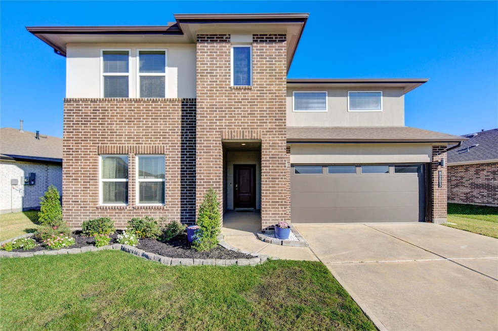 8203 Sugar Cane Ln, Rosharon, TX 77583 - photo 1