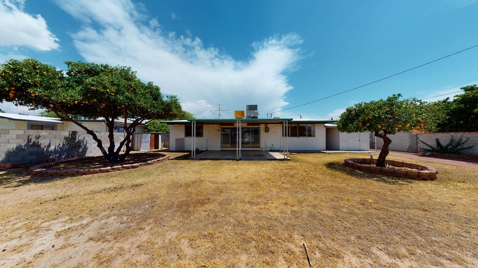 8341-E-Desert-Steppes-Dr-Backyard(1)