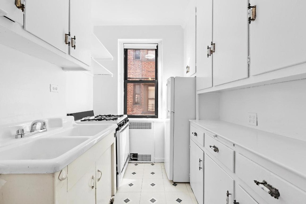 2962 Decatur Ave unit 5H, Bronx, NY 10458 - photo 1