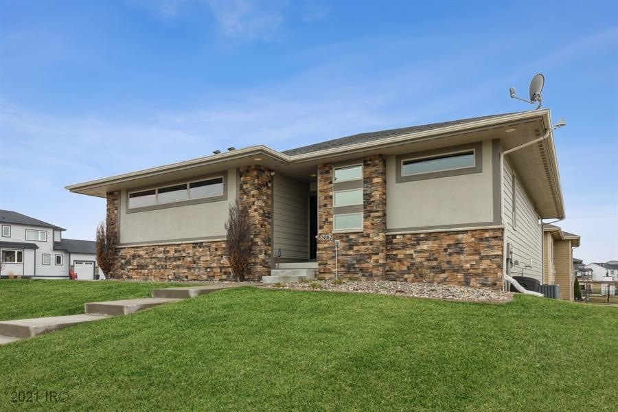 3062 Berkshire Pkwy, Clive, IA 50325 MLS 623008