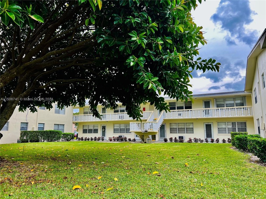 316 Camden N, West Palm Beach, FL 33417 - photo 1