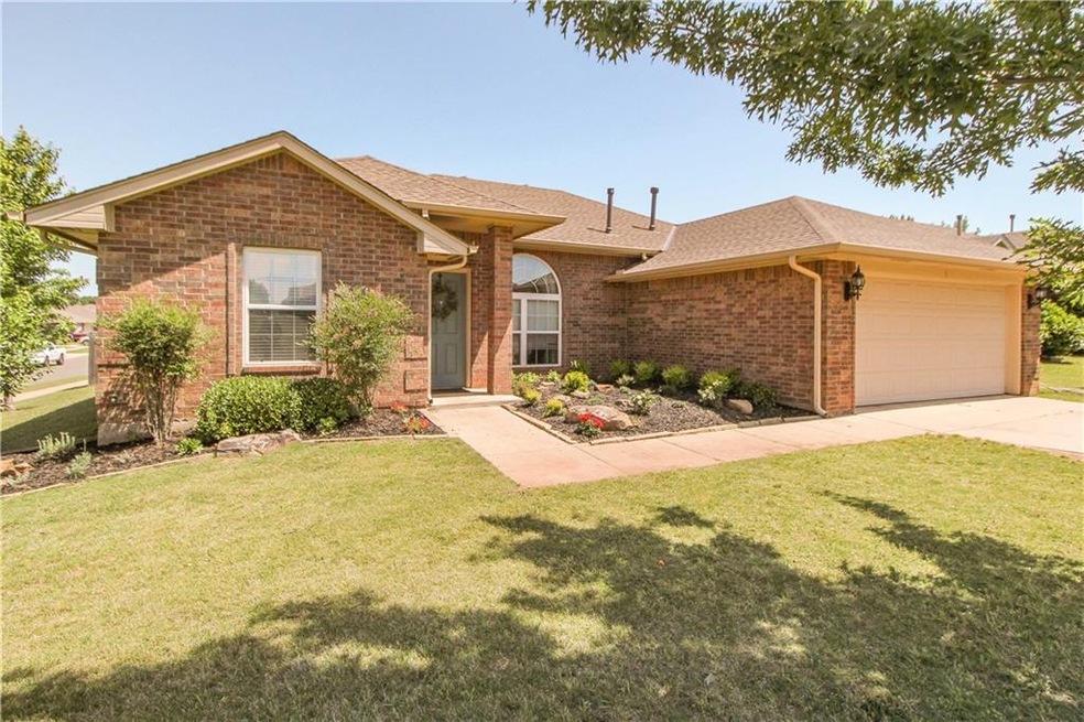 1001 Eagle Cliff Dr, Norman, OK 73072 - photo 1