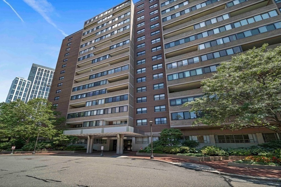 Hawthorne Place Condominium unit 9J, Boston, MA 02114 - photo 1