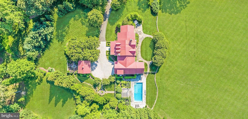 10509 Beach Mill Rd, Great Falls, VA 22066 - photo 1