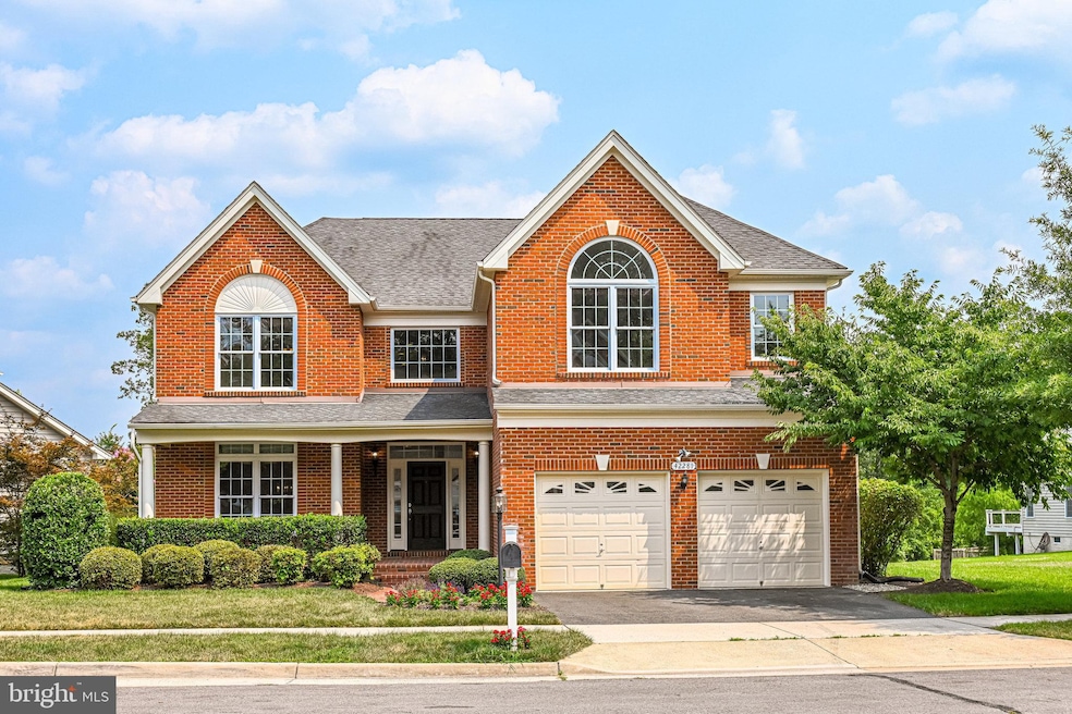 42281 Magistrate Ct, Chantilly, VA 20152 - photo 1