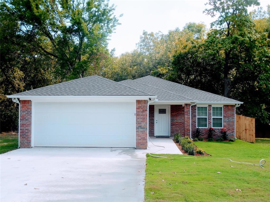 1416 W Crawford St, Denison, TX 75020 - photo 1