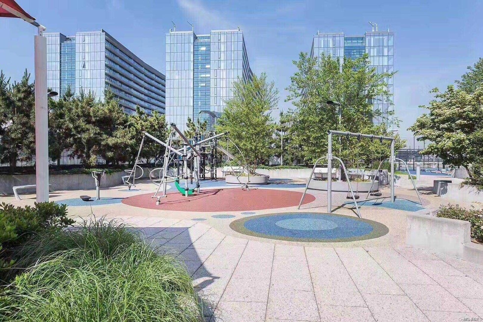 Sky View Parc unit Ph2H, Flushing, NY 11354 - photo 1